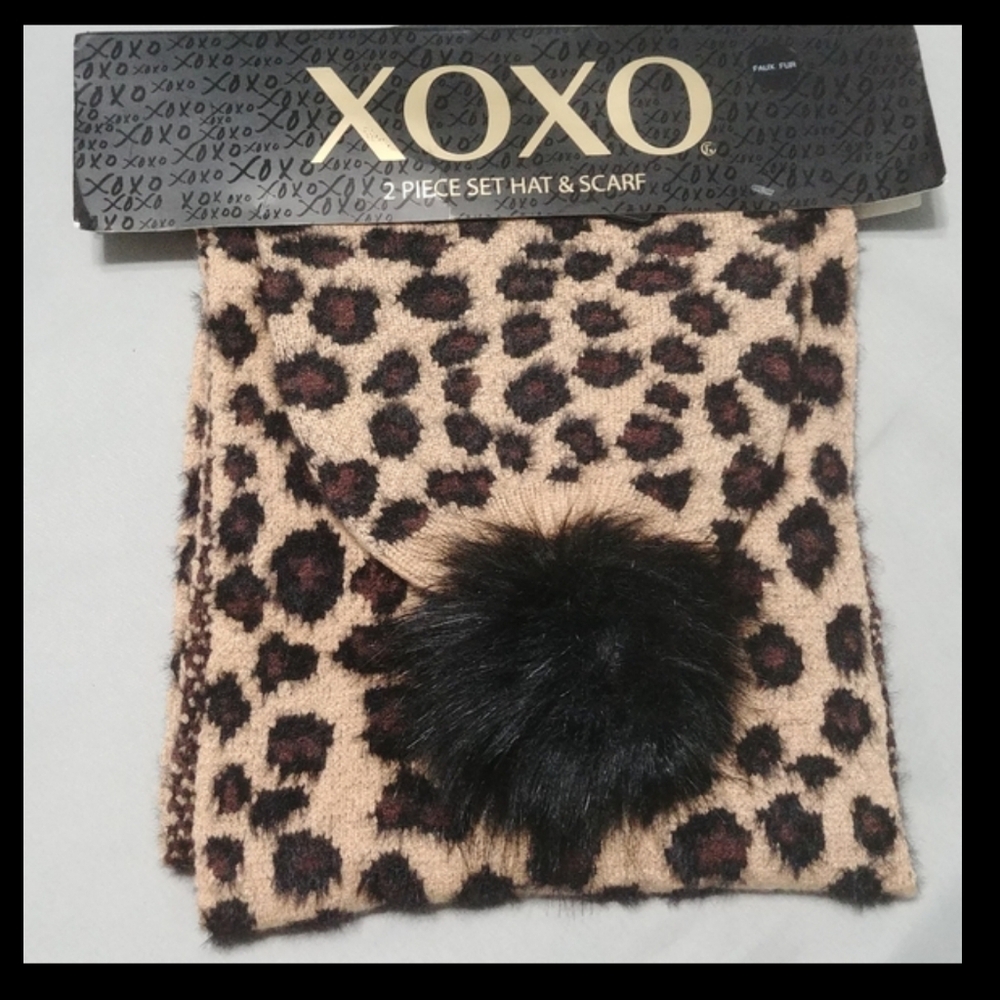2 piece set Leopard Hat and Leopard Print Scarf Set with Poof, OS  NEW